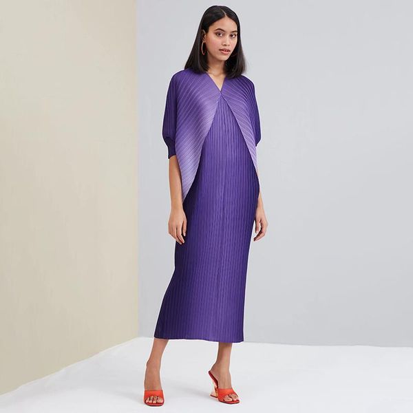 dresses women pleated midi dress gradient v neck batwing sleeve dresses loose waist female elegant 2023 new spring fashion, Black;gray
dresses women pleated midi dress gradient v neck batwing sleeve dresses loose waist female elegant 2023 new spring fashion, Black;gray