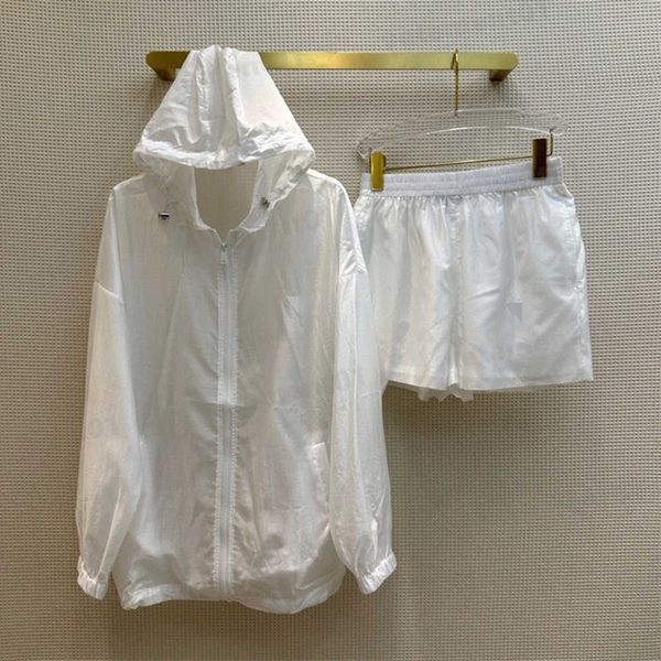 two-piece summer sun protection set womens lightweight comfortable and breathable logo embroidered jacket shorts suit designer women clothin, White
two-piece summer sun protection set womens lightweight comfortable and breathable logo embroidered jacket shorts suit designer women clothin, White