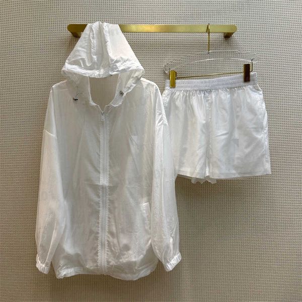 two-piece summer sun protection set womens lightweight comfortable and breathable logo embroidered jacket shorts suit designer women clothin, White
two-piece summer sun protection set womens lightweight comfortable and breathable logo embroidered jacket shorts suit designer women clothin, White