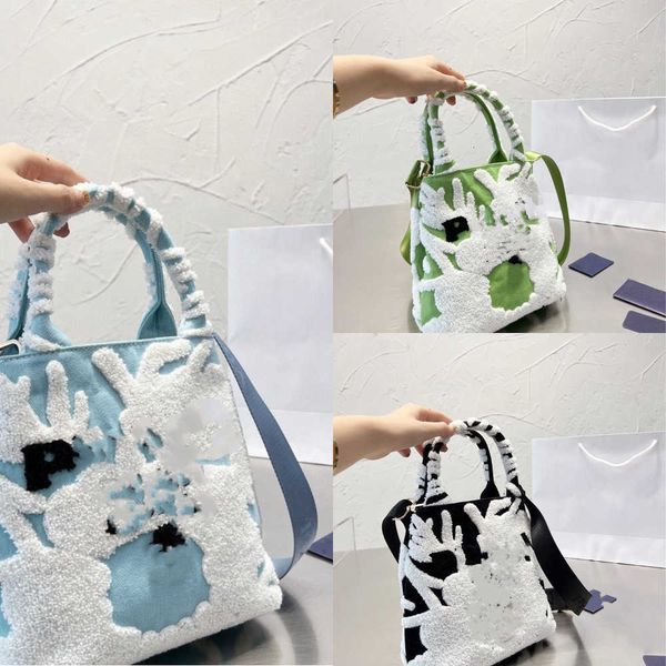 p bag married canvas high craft towel embroidery tote bag vertical soft handle open autumn and winter new diagonal back portable women
p bag married canvas high craft towel embroidery tote bag vertical soft handle open autumn and winter new diagonal back portable women