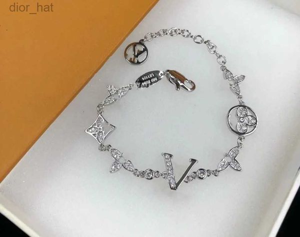 luxury designer elegant gold and silver bracelet fashion women's letter pendant clover bracelet wedding special design jewelry quality, Black
luxury designer elegant gold and silver bracelet fashion women's letter pendant clover bracelet wedding special design jewelry quality, Black