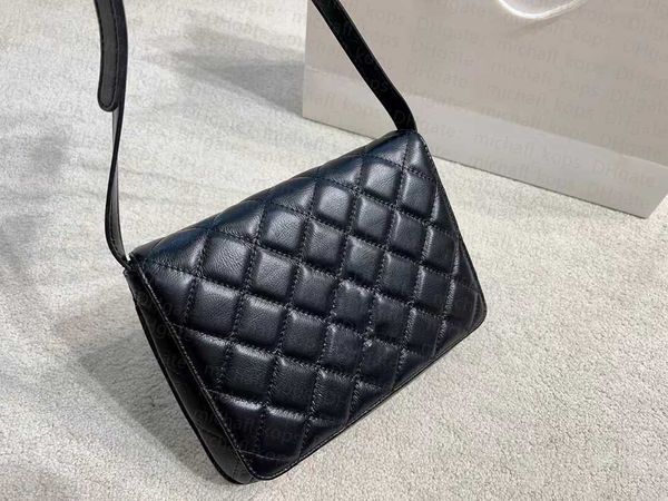 flap bag women bag shoulder bag cowhide simple small square bag fashionable diagonal body channnel
flap bag women bag shoulder bag cowhide simple small square bag fashionable diagonal body channnel