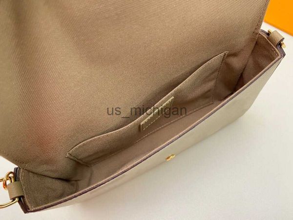 evening bags 69977 shoulder bag felicie pochette dove grey empreinte leather with bold cream flower print envelope detachable gold chain 3 m
evening bags 69977 shoulder bag felicie pochette dove grey empreinte leather with bold cream flower print envelope detachable gold chain 3 m
