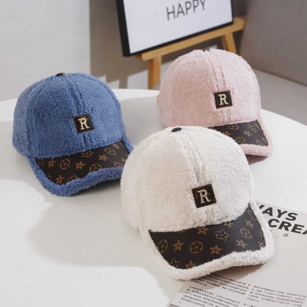 fashion designer baseball cap luxury winter super hat women's splice lamb hair korean warm face small tongue, Blue;gray
fashion designer baseball cap luxury winter super hat women's splice lamb hair korean warm face small tongue, Blue;gray