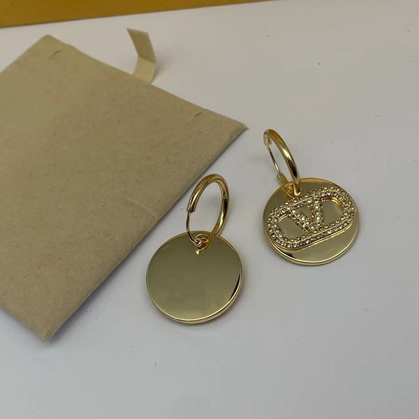 classic earring designers design fashionable gold letter earring jewelry, party jewelry, and wedding gift boxes for women, Golden;silver
classic earring designers design fashionable gold letter earring jewelry, party jewelry, and wedding gift boxes for women, Golden;silver