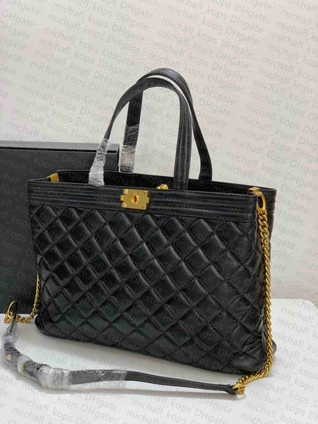 flap bag luxury women bag single shoulder large capacity handbag diamond pattern metal imported cowhide fashion 2022 chain diagonal designer
flap bag luxury women bag single shoulder large capacity handbag diamond pattern metal imported cowhide fashion 2022 chain diagonal designer