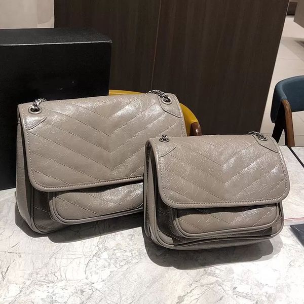 2023 chain crossbody bag waxy cowhide leather handbag purse flap messenger bags classic metal letter retro hardware two size high quality, Black;red
2023 chain crossbody bag waxy cowhide leather handbag purse flap messenger bags classic metal letter retro hardware two size high quality, Black;red