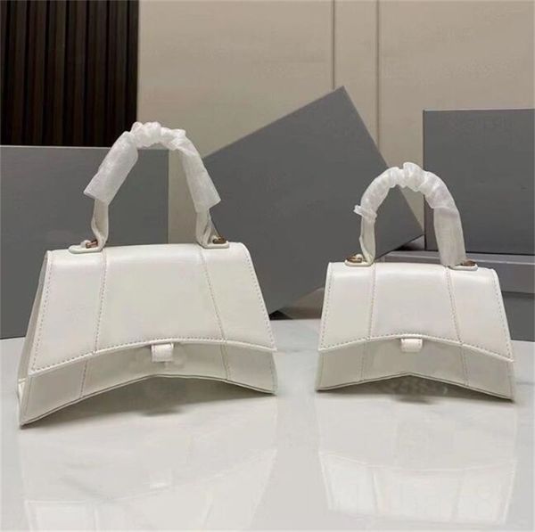 elegant shoulder bags single handle designer bags hourglass classic style with letter borse embossed cow leather luxurys handbag adjustable
elegant shoulder bags single handle designer bags hourglass classic style with letter borse embossed cow leather luxurys handbag adjustable