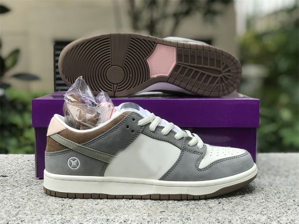 2023 authentic yuto horigome x low running shoes men women designer sports shoe white grey brown fq1180-001 outdoor sneaker 36-47.5, Red;white
2023 authentic yuto horigome x low running shoes men women designer sports shoe white grey brown fq1180-001 outdoor sneaker 36-47.5, Red;white