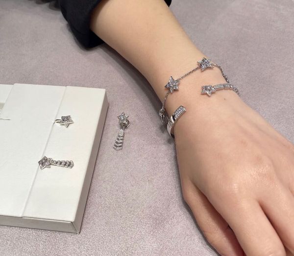 2023 fashion new designer bracelet luxury comet bracelet vast stars and twinkling star tail dazzling no box, Golden;silver
2023 fashion new designer bracelet luxury comet bracelet vast stars and twinkling star tail dazzling no box, Golden;silver