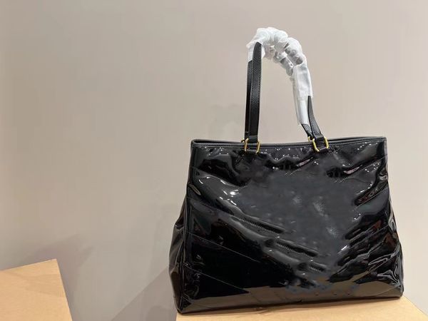 designer's light luxury patent leather women's solid color cute large capacity tote bag classic everything clean simple commuting
designer's light luxury patent leather women's solid color cute large capacity tote bag classic everything clean simple commuting