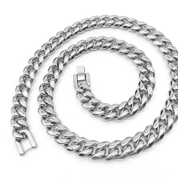 cuban necklace with titanium steel plated 18k, hip-hop style men's and women's necklaces, featuring a special round decorative buc, Silver
cuban necklace with titanium steel plated 18k, hip-hop style men's and women's necklaces, featuring a special round decorative buc, Silver