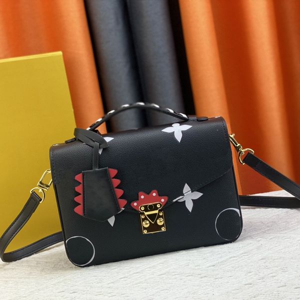 high-quality designer bag mens and womens portable large capacity handbag leather printed single shoulder bag temperament embossed crossbody
high-quality designer bag mens and womens portable large capacity handbag leather printed single shoulder bag temperament embossed crossbody