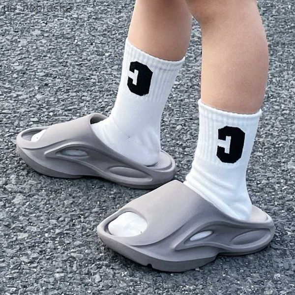 children slippers luxury brand 2023 summer kids parents casual shoes boys waterproof eva outdoor slippers slides beach sandals l230518
children slippers luxury brand 2023 summer kids parents casual shoes boys waterproof eva outdoor slippers slides beach sandals l230518
