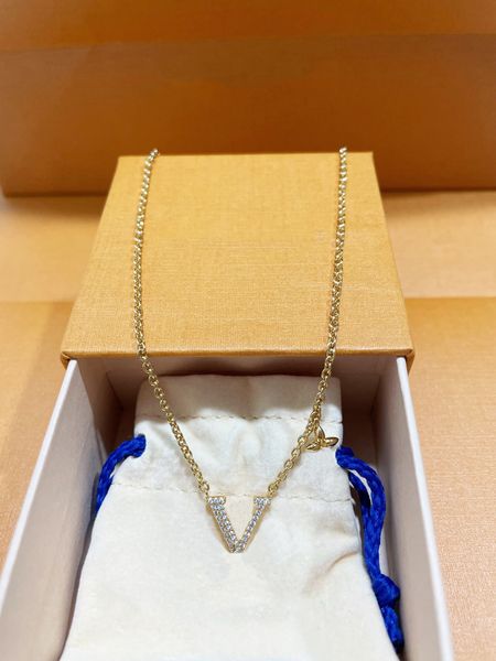 selling style designer necklace for women luxury diamond pendant stainless steel chain birthday holiday gift designer jewelry, Silver
selling style designer necklace for women luxury diamond pendant stainless steel chain birthday holiday gift designer jewelry, Silver
