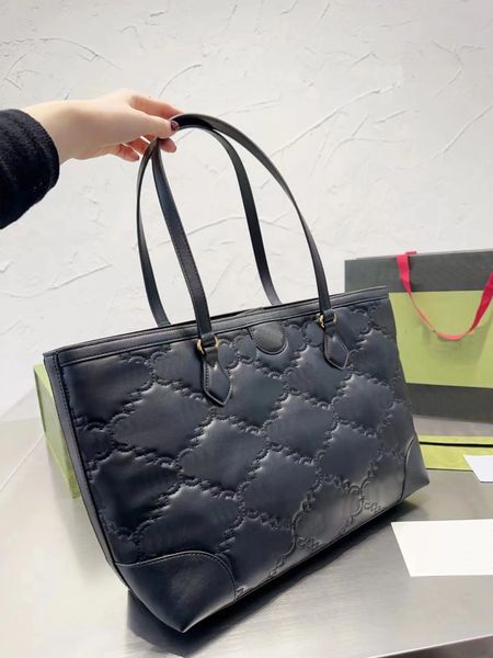 luxury designer women's shopping bag shoulder bag handbag quilted leather fashion handbag gold metal.
luxury designer women's shopping bag shoulder bag handbag quilted leather fashion handbag gold metal.