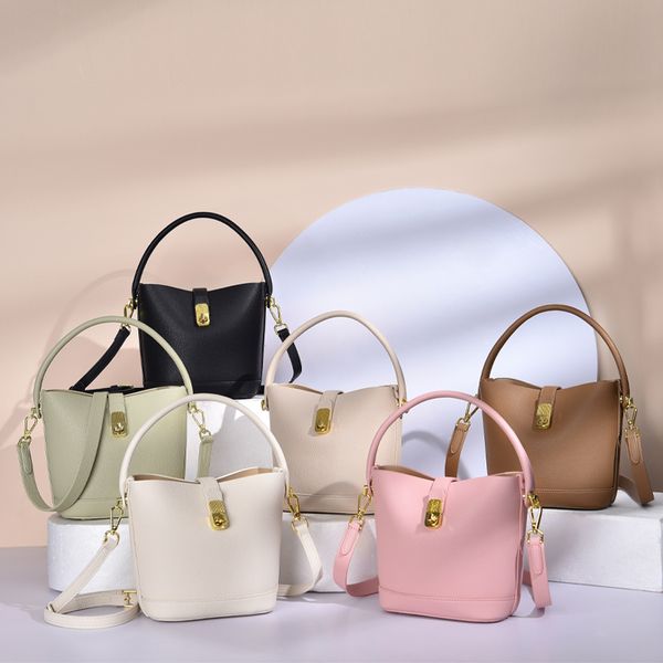 2023 fashion bags chp-8361 commuter totes designer luxury womens shoulder bags women crossbody bag high-quality genuine leather casual wild
2023 fashion bags chp-8361 commuter totes designer luxury womens shoulder bags women crossbody bag high-quality genuine leather casual wild