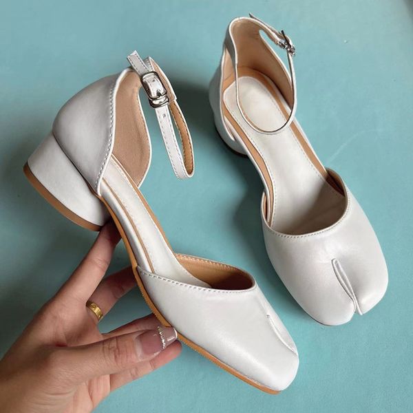 new split toe ninja sandals women buckle strap pig feet high heels shoes women fashion round heel sandalias de las mujeres, Black
new split toe ninja sandals women buckle strap pig feet high heels shoes women fashion round heel sandalias de las mujeres, Black