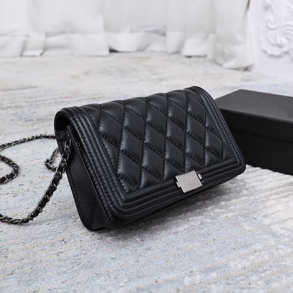 flap bag 5a fashionable shoulder bag ladies crossbody bag with ringed and v-shaped sheepskin chain channnel
flap bag 5a fashionable shoulder bag ladies crossbody bag with ringed and v-shaped sheepskin chain channnel