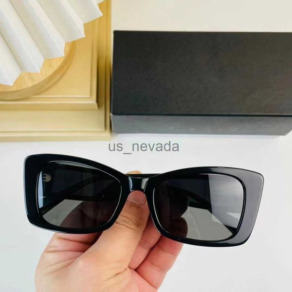 sunglasses womens sunglasses for women men sun glasses mens 5430 fashion style protects eyes uv400 lens with case j230603, White;black
sunglasses womens sunglasses for women men sun glasses mens 5430 fashion style protects eyes uv400 lens with case j230603, White;black