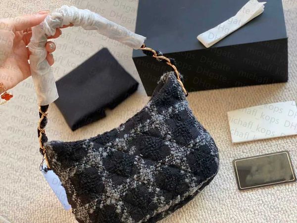 flap bag new 22k fashion zipper rhomb women bag underarm bag chain crossbody bag large capacity hand-knitted metal official original luxury
flap bag new 22k fashion zipper rhomb women bag underarm bag chain crossbody bag large capacity hand-knitted metal official original luxury