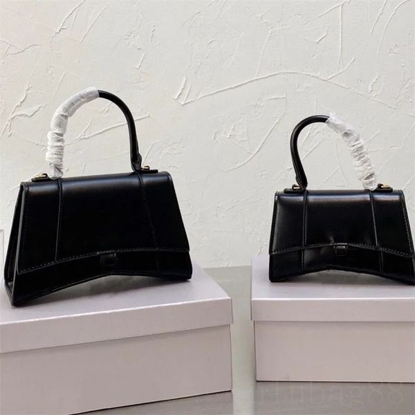 smooth designer handbag leather shoulder bag for woman trendy hourglass metal rivets saoche homme make old effect luxury cross body bags fas
smooth designer handbag leather shoulder bag for woman trendy hourglass metal rivets saoche homme make old effect luxury cross body bags fas