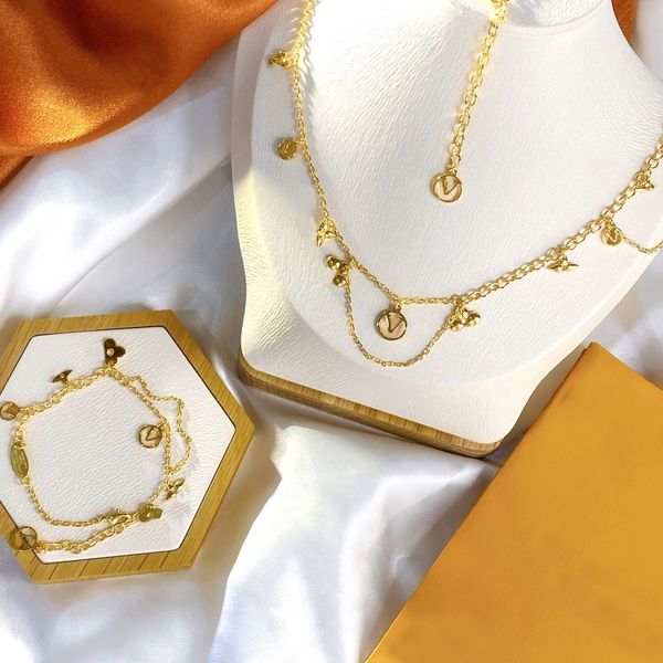 classic luxury designer women's jewelry set four-leaf clover necklace bracelet jewelry sets stylish yet elegant interwrist accessories, Silver
classic luxury designer women's jewelry set four-leaf clover necklace bracelet jewelry sets stylish yet elegant interwrist accessories, Silver