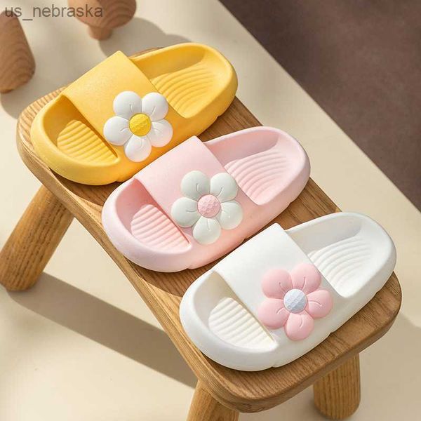 baby kid cute fashion summer flower slipper girls princess infant outdoor beach take p shoes children home bathroom slippers l230518
baby kid cute fashion summer flower slipper girls princess infant outdoor beach take p shoes children home bathroom slippers l230518