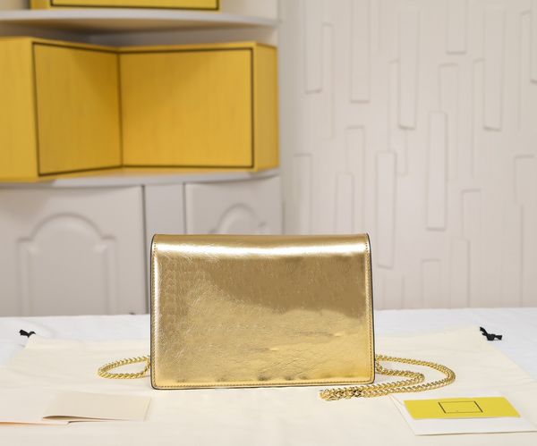 2023 new fashion week designer bag women's messenger bag shoulder bag crossbody bag casual chain small square bag 8946
2023 new fashion week designer bag women's messenger bag shoulder bag crossbody bag casual chain small square bag 8946