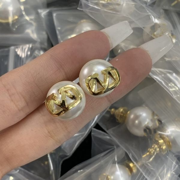 2023 designer earring letter v logo stud earing luxury women fashion hoop jewelry metal valentinosity earring kh5c, Golden;silver
2023 designer earring letter v logo stud earing luxury women fashion hoop jewelry metal valentinosity earring kh5c, Golden;silver