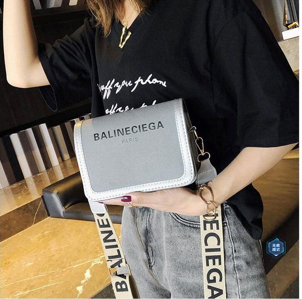2023 fashion designer women bags snapshigh texture handbag famous camera small crossbody purse mini
2023 fashion designer women bags snapshigh texture handbag famous camera small crossbody purse mini
