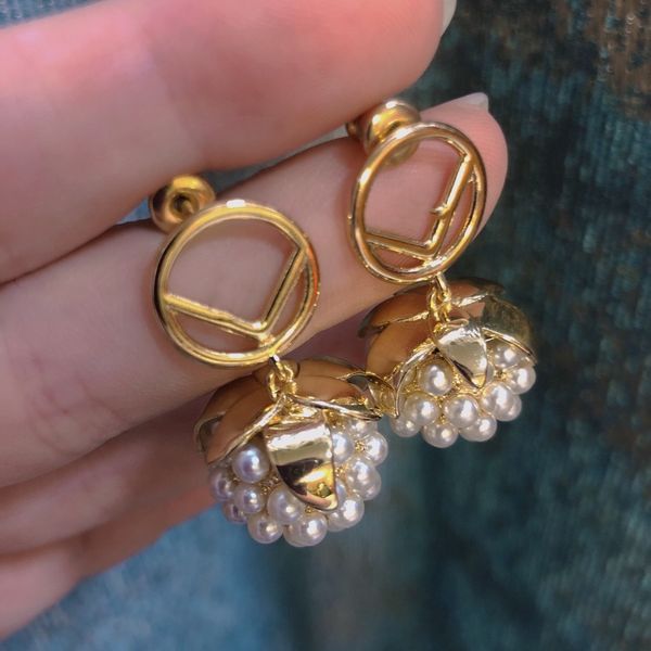 pendant designer earrings, stylish brand women's earrings, suitable for wedding, party, jewelry, Golden;silver
pendant designer earrings, stylish brand women's earrings, suitable for wedding, party, jewelry, Golden;silver
