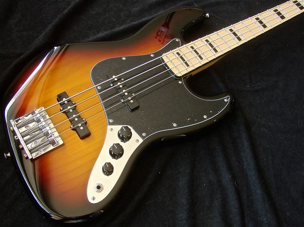 custom geddy lee jazz bass 4 strings 3-color sunburst electric bass guitar, maple neck, black fingerboard binding, black block inlays
custom geddy lee jazz bass 4 strings 3-color sunburst electric bass guitar, maple neck, black fingerboard binding, black block inlays