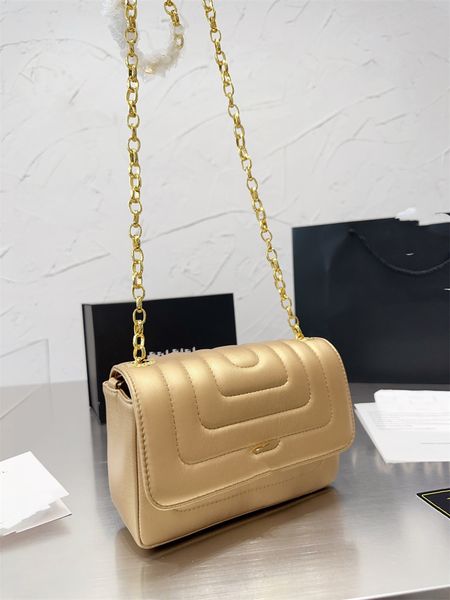 2023 new luxury designer bag handbag leather classic women's lock shoulder bag chain bag women's crossbody bag high quality
2023 new luxury designer bag handbag leather classic women's lock shoulder bag chain bag women's crossbody bag high quality