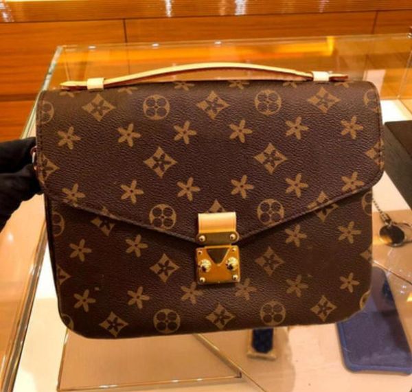 designer women handbag tote messenger bags leather embossing pochette louise shoulder bag crossbody shopping tote purse vutton crossbody viu
designer women handbag tote messenger bags leather embossing pochette louise shoulder bag crossbody shopping tote purse vutton crossbody viu