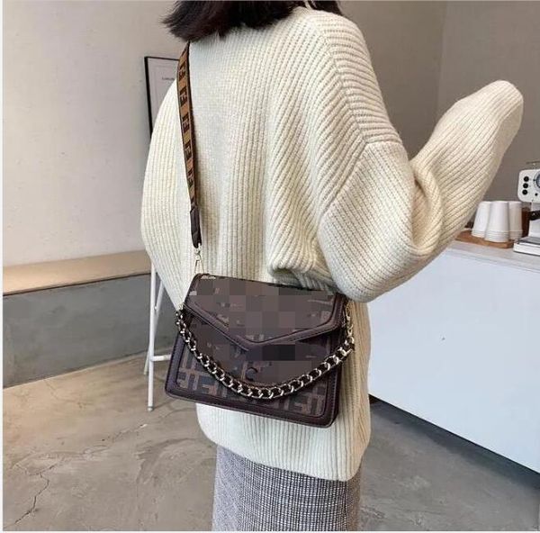 clearance 60% off handbag autumn and popular one shoulder chain small square
