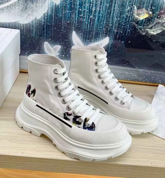 2023s/s fashion brand graffiti tread slick boot high-canvas couple platform trainers shoes white black lace-up boots rubber tread sole comfo
2023s/s fashion brand graffiti tread slick boot high-canvas couple platform trainers shoes white black lace-up boots rubber tread sole comfo