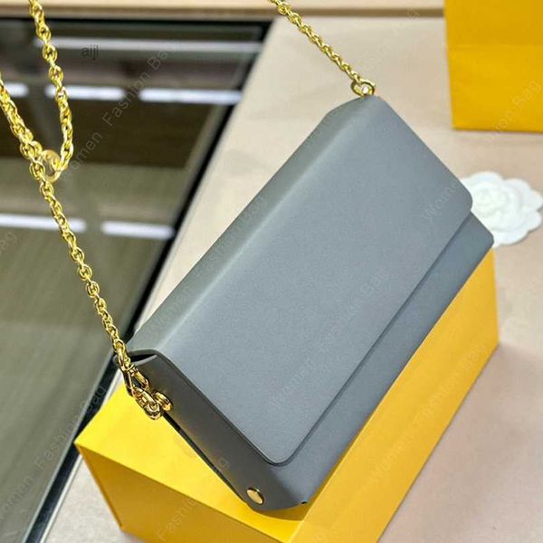 2023 new chain bag leather handbag women luxurys designers shoulder crossbody designer wallet hardware letter
2023 new chain bag leather handbag women luxurys designers shoulder crossbody designer wallet hardware letter