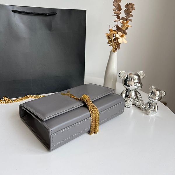 new designer woman bag shoulder bags gold tassel design wallet purse original box genuine leather cross body chain high grade quality handba
new designer woman bag shoulder bags gold tassel design wallet purse original box genuine leather cross body chain high grade quality handba