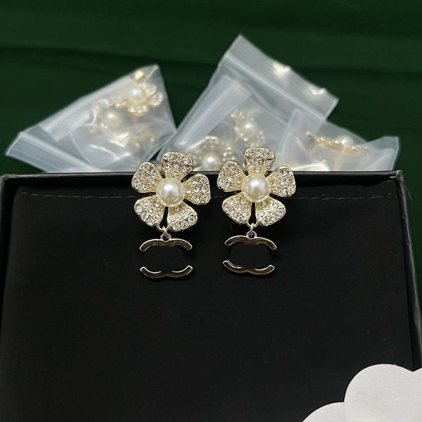 luxury designer channel pendant studs gold female letter logo engraved earrings jewelry stud fdgien, Golden;silver
luxury designer channel pendant studs gold female letter logo engraved earrings jewelry stud fdgien, Golden;silver