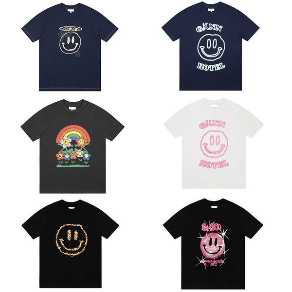 the correct version of smiley face short sleeved line print with popular korean fashion brand women's casual t-shirt stars in the same, White
the correct version of smiley face short sleeved line print with popular korean fashion brand women's casual t-shirt stars in the same, White