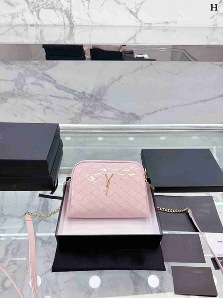 small and exquisite shoulder bag messenger shell full body patent leather outdoor leisure versatile
small and exquisite shoulder bag messenger shell full body patent leather outdoor leisure versatile