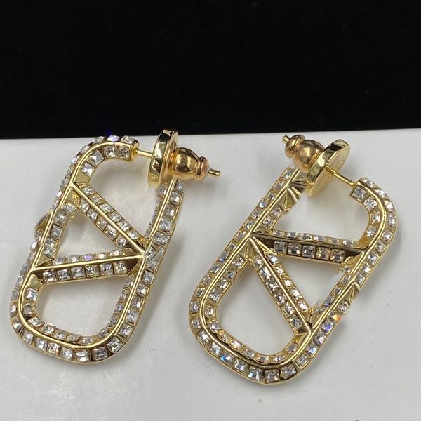 earring designers design fashionable, elegant, and charming letter earring jewelry, party and wedding gift boxes for women, Golden;silver
earring designers design fashionable, elegant, and charming letter earring jewelry, party and wedding gift boxes for women, Golden;silver