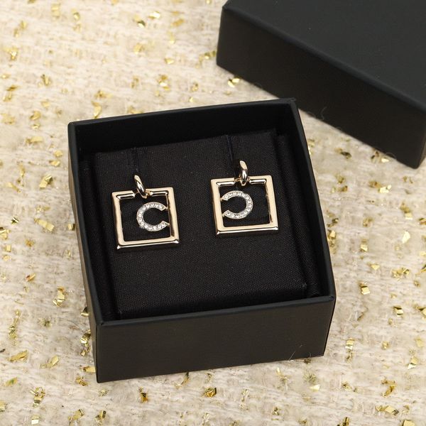 2023 luxury quality charm drop earring with diamond in square shape design have box stamp 18k gold plated ps7052b, Golden
2023 luxury quality charm drop earring with diamond in square shape design have box stamp 18k gold plated ps7052b, Golden