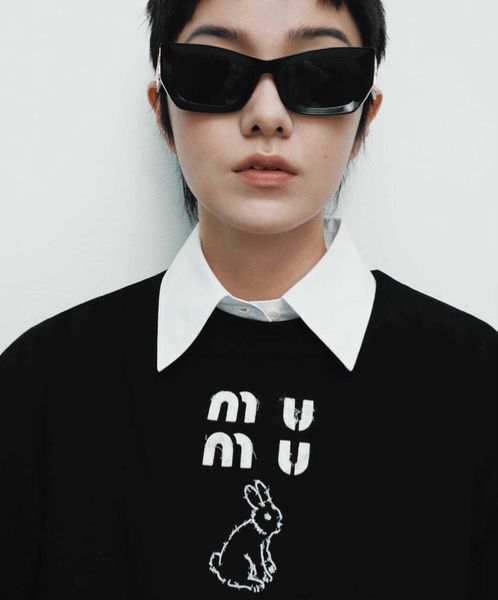miao's miu high version square narrow frame sunglasses ins wind board street santi ultraviolet, White;black 
miao's miu high version square narrow frame sunglasses ins wind board street santi ultraviolet, White;black