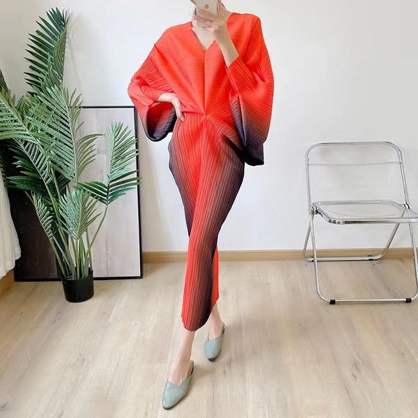 dresses miyake pleated vneck dress 2023 spring new bat sleeve gradient women's dress fashion western style spot delivery, Black;gray
dresses miyake pleated vneck dress 2023 spring new bat sleeve gradient women's dress fashion western style spot delivery, Black;gray