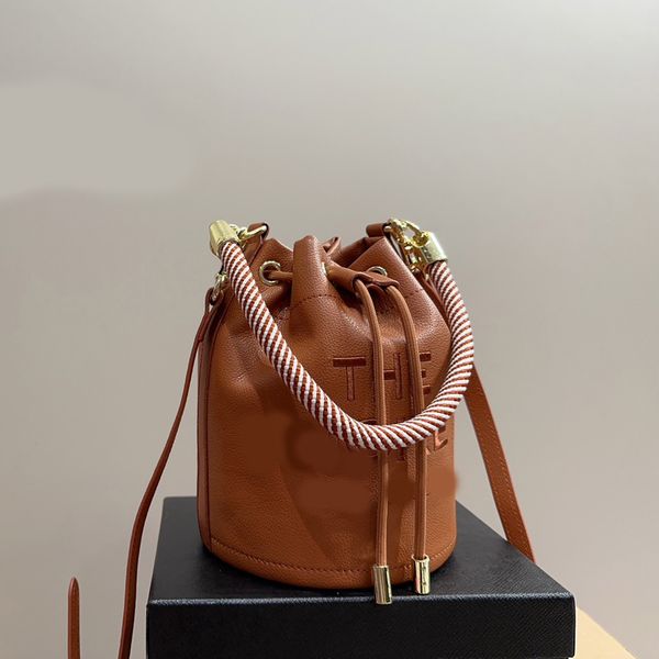 bucket bags designer brand bag leather tote 2023 luxurys string cross boody handbag fashion shoulder bag women letter purse phone wallet pla
bucket bags designer brand bag leather tote 2023 luxurys string cross boody handbag fashion shoulder bag women letter purse phone wallet pla