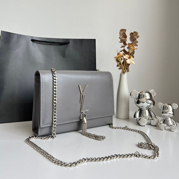 new designer woman bag shoulder bags sliver tassel design wallet purse original box genuine leather cross body chain high grade quality hand
new designer woman bag shoulder bags sliver tassel design wallet purse original box genuine leather cross body chain high grade quality hand