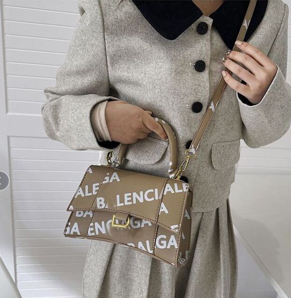 designer bags shoulder bag ba hourglass bag women handbag crossbody bags tote bag soft puleather luxury fashion ladies bags, Black;red
designer bags shoulder bag ba hourglass bag women handbag crossbody bags tote bag soft puleather luxury fashion ladies bags, Black;red