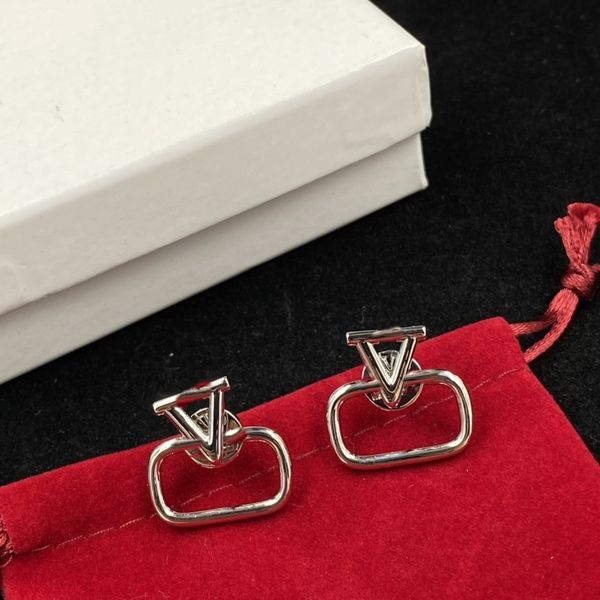 earring designers design fashionable and stylish gold letter earring jewelry, party jewelry, and wedding gift boxes for women, Golden;silver
earring designers design fashionable and stylish gold letter earring jewelry, party jewelry, and wedding gift boxes for women, Golden;silver
